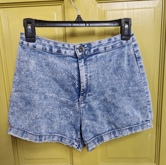 Stretchy high waist shorts - Picture 1 of 3